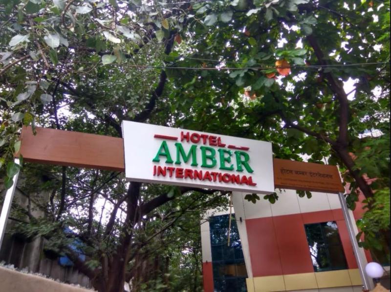 Treebo Amber International Hotel Мумбай Екстериор снимка